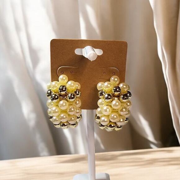 Moon Bend Multi-Row Faux Pearl and Gold Bead Clip Earrings Vintage - Picture 3 of 3